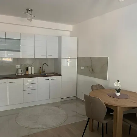 شقة Happy نوفي بازار